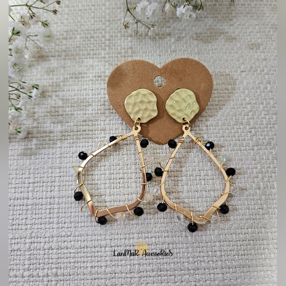 Crystal's Classy Earrings LanMar Accessories - Picture 4 of 7